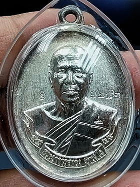 เหรียญหลวงพ่อทอง ห่วงเชื่อม เนื้อเงิน ผิวกระจก จารหลวงพ่อเดิมๆ เลี่ยมรักษาผิว พร้อมกล่องเดิม