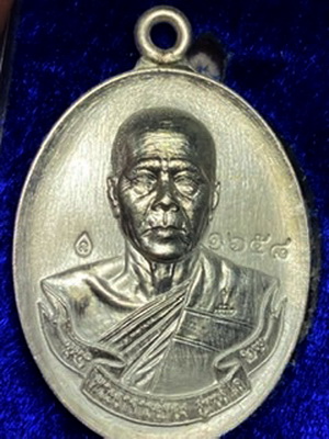 เหรียญหลวงพ่อทอง ห่วงเชื่อม เนื้อเงิน ผิวกระจก จารครอบแก้วหลวงพ่อเดิมๆ  พร้อมกล่องเดิม