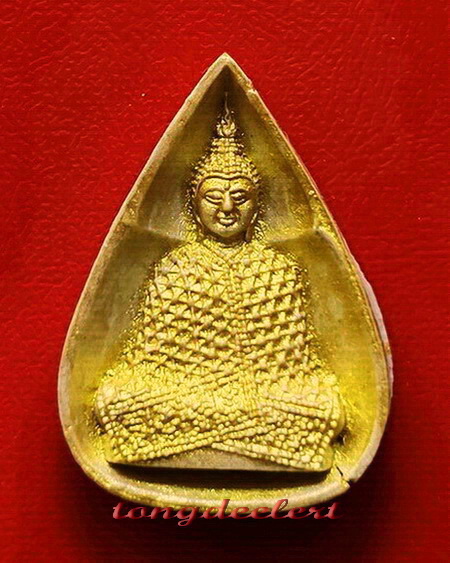 พระแก้วมรกต พิมพ์ทรงเครื่องฤดูหนาว เนื้อผง หลัง ภปร. ปี 2530 พระดีพิธีใหญ่ค่ะ