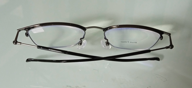 ของใหม่ แว่นสายตายาวจากญี่ปุ่น Blue Filter กรองแสงสีฟ้า Deluxe Steel Black Frame เลนส์คมชัดมาก