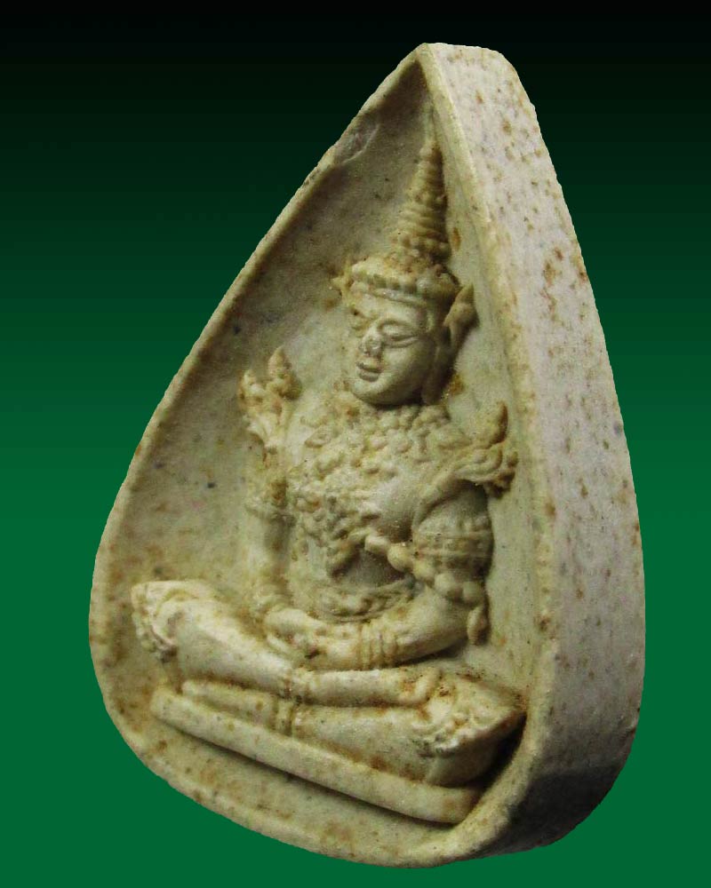 พระแก้วมรกตผง หลัง ภปร ปี2530 (ปลุกเสกพิธีเดียวกับ พระก ริ่งปวเรศ ปี30)