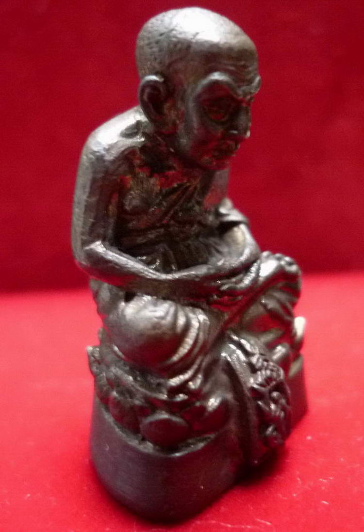 รูปหล่อลอยองค์หลวงปู่ทวด ส.ก. เนื้อโลหะผสม จัดสร้าง ปี ๒๕๔๔