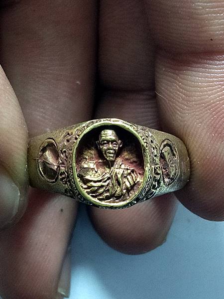 4289แหวนหลวงพ่อ ปริสุทโธ ออกวัดถนนโค้ง ปี 37 เนื้อ ทองเหลืองสภาพสวย เคาะเดียวแดง1