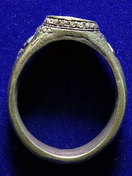 4289แหวนหลวงพ่อ ปริสุทโธ ออกวัดถนนโค้ง ปี 37 เนื้อ ทองเหลืองสภาพสวย เคาะเดียวแดง3