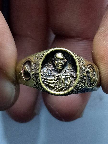 4289แหวนหลวงพ่อ ปริสุทโธ ออกวัดถนนโค้ง ปี 37 เนื้อ ทองเหลืองสภาพสวย เคาะเดียวแดง3