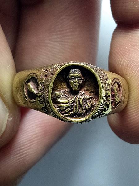 4289แหวนหลวงพ่อ ปริสุทโธ ออกวัดถนนโค้ง ปี 37 เนื้อ ทองเหลืองสภาพสวย เคาะเดียวแดง4