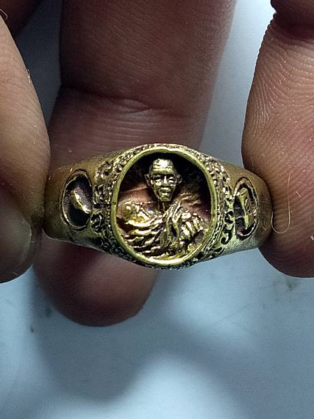 4289แหวนหลวงพ่อ ปริสุทโธ ออกวัดถนนโค้ง ปี 37 เนื้อ ทองเหลืองสภาพสวย เคาะเดียวแดง5