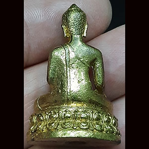 พระรูปหล่อ พระพุทธ โค็ตธรรมจัก ไม่ทราบที่ { ขวาง2.5 ซม.-สูง 3.5 }