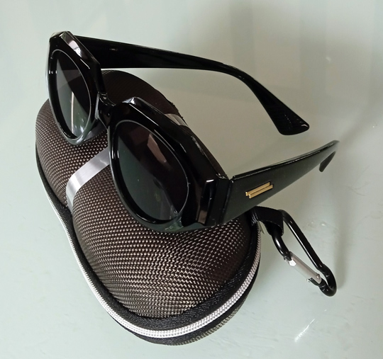 ของใหม่ แว่นกันแดดสตรี SUPER BLACK FRAME พร้อมกล่องดีไซน์สวย