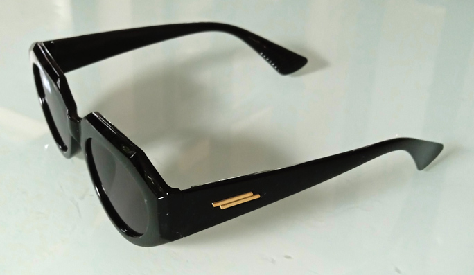 ของใหม่ แว่นกันแดดสตรี SUPER BLACK FRAME พร้อมกล่องดีไซน์สวย