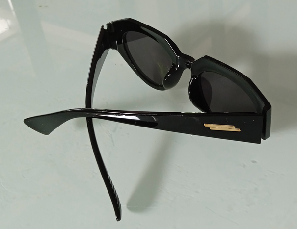 ของใหม่ แว่นกันแดดสตรี SUPER BLACK FRAME พร้อมกล่องดีไซน์สวย