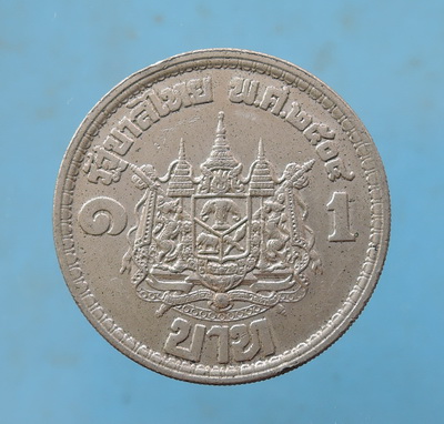 120.-  เหรียญในหลวงและพระราชืนี เสด็จนิวัตพระนคร ปี พ.ศ.2504