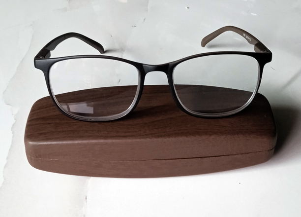ของใหม่ แว่น Black-Brown Frame จากญี่ปุ่น สายตายาว ขาสปริง