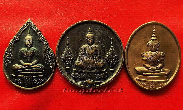 	เหรียญพระแก้วมรกต ภปร.ฉลองกรุงรัตนโกสินทร์ 200 ปี พ.ศ. 2525 ครบชุด 3 ฤดูค่ะ