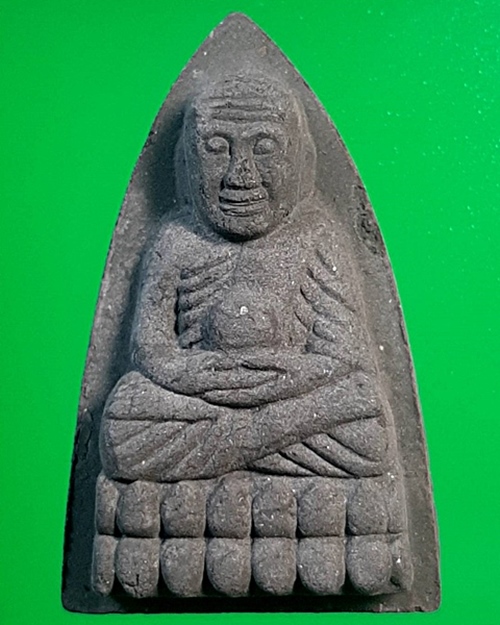 หลวงปู่ทวด เหรียญบิน แพโบสถ์น้ำ เนื้อว่านดำ ฝังพลอย ฝังเหรียญ ตอก3โค๊ต...637