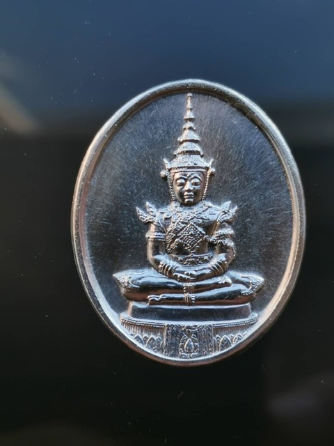 พระแก้วมรกตเนื้อเงิน ภปร. พระราชศรัทธา พร้อมกล่อง