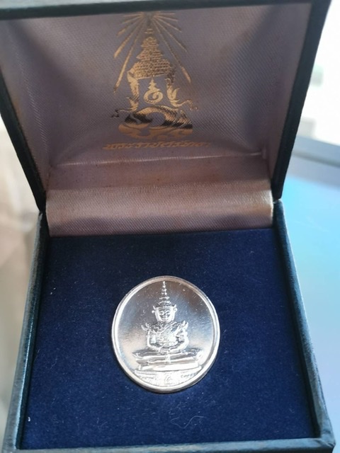 พระแก้วมรกตเนื้อเงิน ภปร. พระราชศรัทธา พร้อมกล่อง