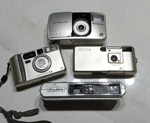 กล้องฟิล์ม FUJI วินเทจ ตัวละ200 เหมาะสำหรับตกแต่งห้อง แต่งร้านกาแฟ กล้องพร็อบ กล้องตั้งโชว์