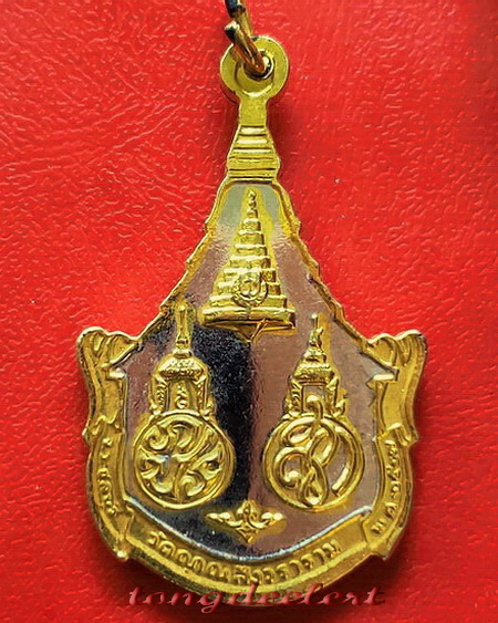 เหรียญพระพุทธญาณนเรศวร์ วัดญาณสังวราราม สมเด็จพระญาณสังวรปลุกเสก ปี 2527 กะไหล่ทองค่ะ