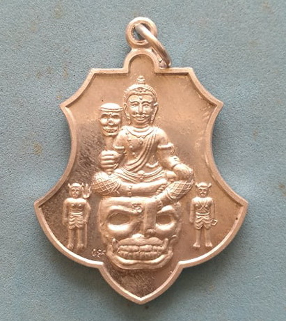 เหรียญท้าวพญายม ท้าวเวสสุวรรณ หลวงพ่อลุน วัดโพนแพง เนื้อปีกเครื่องบิน เหรียญออกแบบได้สวยงามมาก