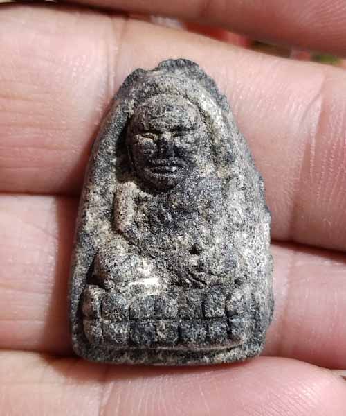 พิมพ์พระรอด เนื้อคลุกรัก รุ่นวิเศษ 60