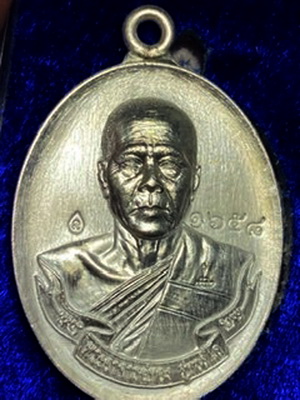 เหรียญหลวงพ่อทอง ห่วงเชื่อม เนื้อเงิน ผิวกระจก จารครอบแก้วหลวงพ่อเดิมๆ พร้อมกล่องเดิม