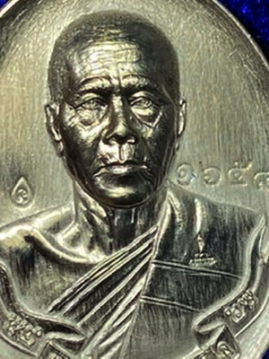 เหรียญหลวงพ่อทอง ห่วงเชื่อม เนื้อเงิน ผิวกระจก จารครอบแก้วหลวงพ่อเดิมๆ พร้อมกล่องเดิม