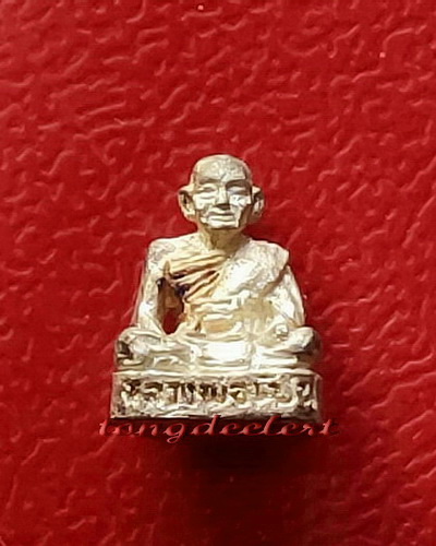 รูปหล่อจิ๋วหลวงพ่อเปิ่น วัดบางพระ จ.นครปฐม เนื้อเงิน ปี 2538 รุ่นอณูทิพย์ สวยมากค่ะ