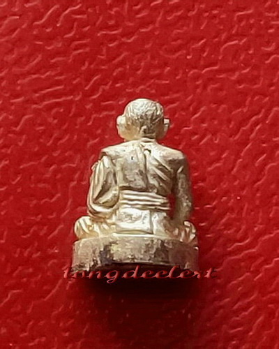 รูปหล่อจิ๋วหลวงพ่อเปิ่น วัดบางพระ จ.นครปฐม เนื้อเงิน ปี 2538 รุ่นอณูทิพย์ สวยมากค่ะ