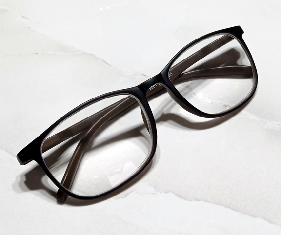ของใหม่ พร้อมส่งฟรี ขายต่อถูกๆไปเลย แว่นสายตายาว ขาสปริง BlackBrown Frame สบายตา