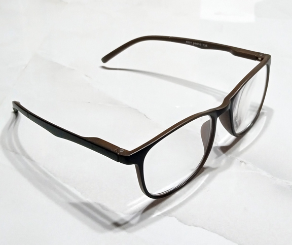 ของใหม่ พร้อมส่งฟรี ขายต่อถูกๆไปเลย แว่นสายตายาว ขาสปริง BlackBrown Frame สบายตา