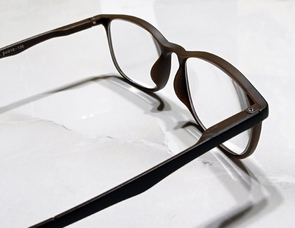 ของใหม่ พร้อมส่งฟรี ขายต่อถูกๆไปเลย แว่นสายตายาว ขาสปริง BlackBrown Frame สบายตา