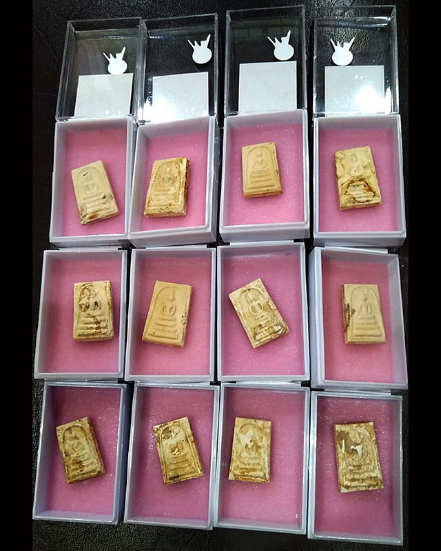 สมเด็จหลวงปู่ลำภู วัดใหม่อมตรส ลงกรุ ยุคต้น ปี 2502 ยกกล่อง 13 องค์ พร้อมใบประกาศ 12 ใบ