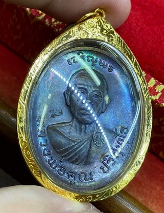 เหรียญหลวงพ่อคูณ เจริญพรบน รุ่นแรก ปี2536 เลี่ยมทองคำแท้ บล็อคม.ขีดตัวตัดนวะ พร้อมบัตรพระแท้