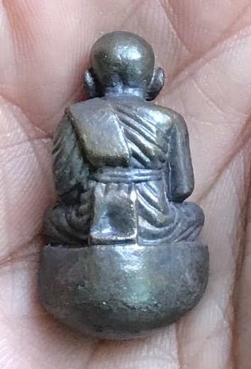 หลวงปู่ทวดรุ่นแรก พิมพ์เบ้าทุบ เนื้ัอผิวไฟ ออกวัดในหาน ภูเก็ต ปี2536