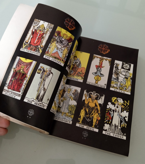หนังสือวิธีดูหมอ ไพ่ยิปซี โดย ขุนทอง อสุนี ณ.อยุธยา คิดจะดูไพ่ยิปซีต้องมีเล่มนี้