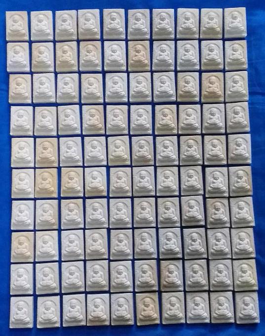 ***แพ็ค100องค์สุดคุ้ม***พระสังกัจจายน์หลวงพ่อคูณ รุ่นเฮงให้รวย เนื้อผงพุทธคุณ ปี2537 