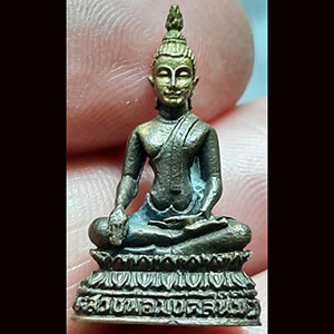 พระรูปหล่อ หลวงพ่อมงคลนิมิตร ปี 2537 วัดใหม่ปิ่นเกลียว นครปฐม หลังสัญลักษณ์ครองราช 50 ปี