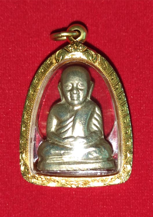 รูปเหมือนปั๊ม หลวงพ่อเงิน ปี 15 วัดวังกระทึง เนื้ออัลปาก้า (หายาก) เลี่ยมทองพร้อมใช้