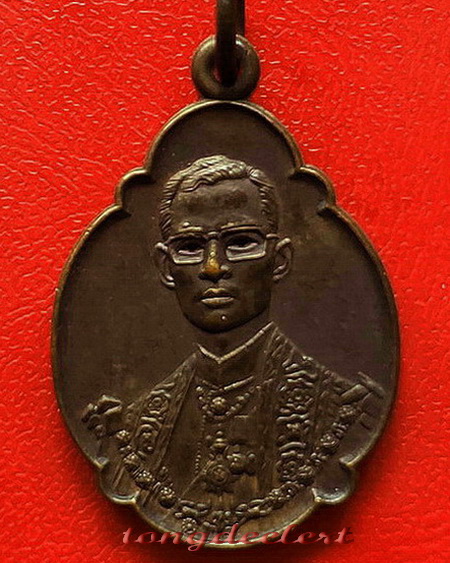 เหรียญในหลวงรัชกาลที่ 9 ครบ 4 รอบ ปี 2518 คณะสงฆ์สร้างถวาย สวยมากค่ะ