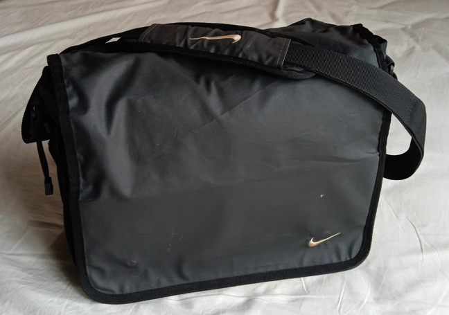 กระเป๋า NIKE ของแท้ สีเทา ดีไซน์ฟังก์ชั่นแจ่ม มือสอง ขายโครตถูก