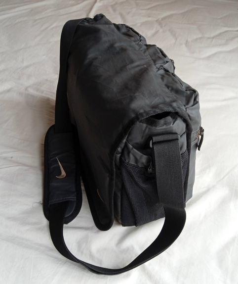 กระเป๋า NIKE ของแท้ สีเทา ดีไซน์ฟังก์ชั่นแจ่ม มือสอง ขายโครตถูก