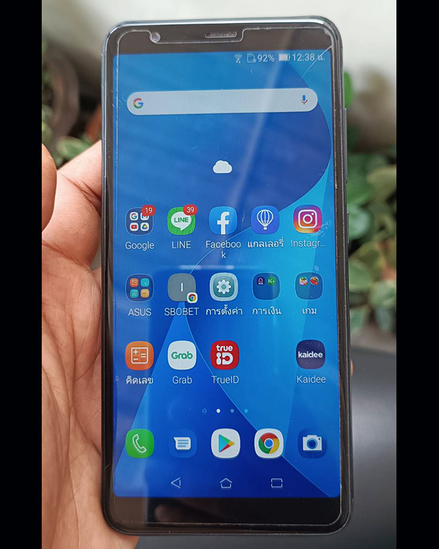 ขาย ASUS Zenfone Max Plus (M1) เครื่องเปล่าใช้เองมือเดียว ไม่เคยซ่อม สภาพยังใช้งานได้ดี แต่จอร้าว (ต