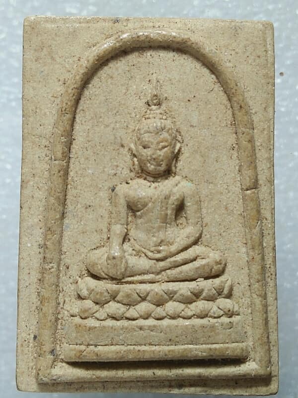 พระพุทธเนื้อผงหลังยันต์ตะกรุด 1 ดอก ไม่ทราบที่ เคาะเดียวครับ