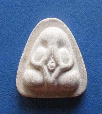 พระปิดตาเนื้อผง  วัดกลางสังขะ  จ.สุรินทร์