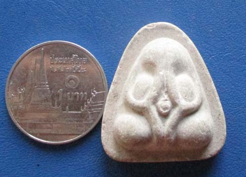 พระปิดตาเนื้อผง  วัดกลางสังขะ  จ.สุรินทร์