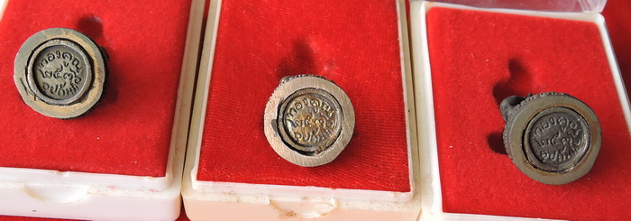 กริ่งเอกลักษณ์ ปี36 หลวงพ่อคูณ วัดบ้านไร่ พร้อมกล่องเดิม รวม 3 องค์ ใต้ฐานอุดกริ่งดังทุกองค์