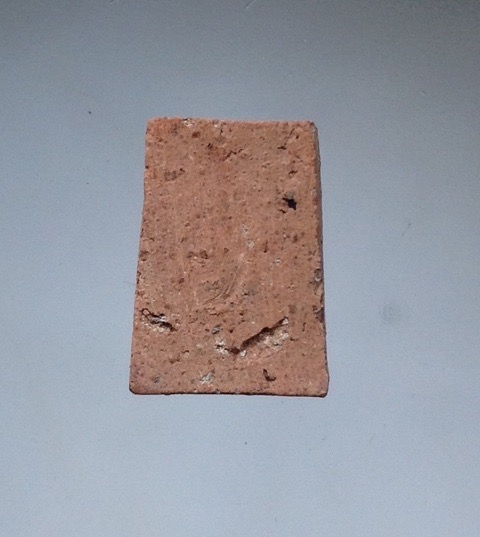 พระเนื้อดินเผา หลวงตาจวน วัดไก่เตี้ย จ.สุพรรณบุรี พิมพ์พุทธกวักจิ๋ว หายาก ๓