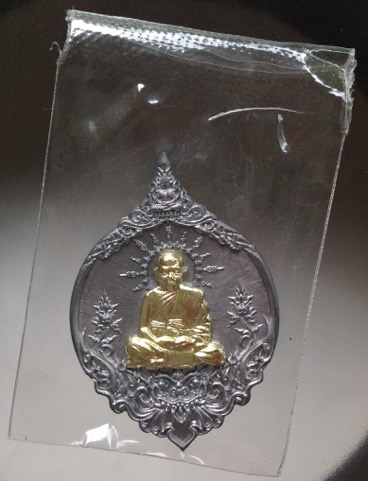 เหรียญหลวงพ่อพัฒน์ วัดห้วยด้วน จ.นครสวรรค์ รุ่นเพชรน้ำเอก เนื้อตะกั่วหน้ากากทองทิพย์ เลข107