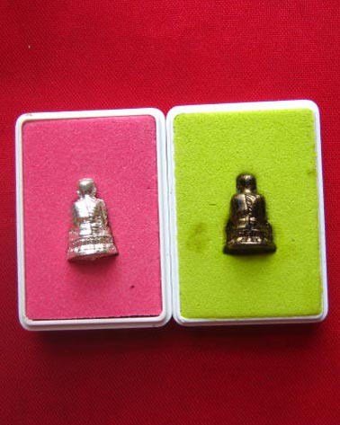 รูปหล่อหลวงปู่ทวด เหยียบน้ำทะเลจืด วัดประดู่ธรรมาธิปัตย์ กทม. 